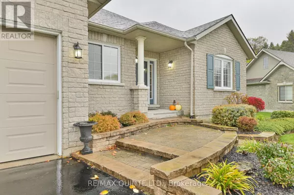 Brighton, ON K0K1H0,5 HICKORY COURT