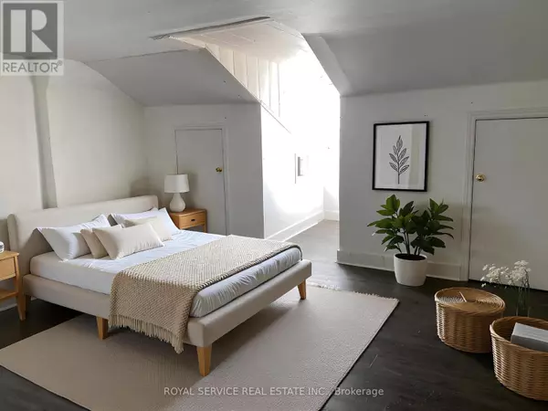 Cobourg, ON K9A2L9,36 King ST #3