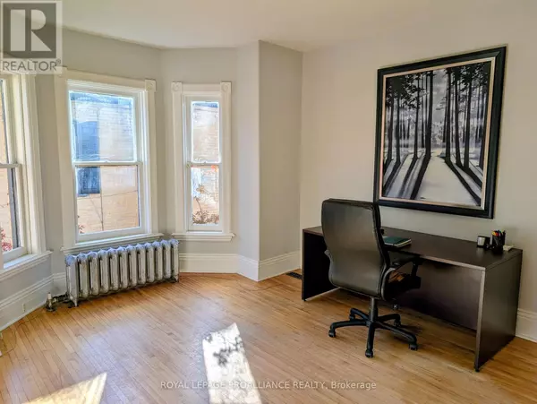 Peterborough (town Ward 3), ON K9J3P1,273 RUBIDGE STREET