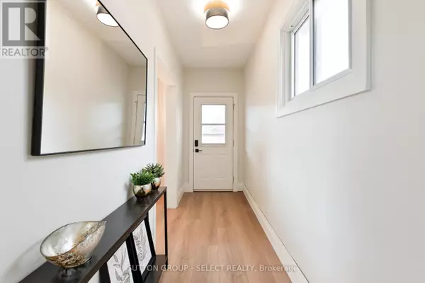 London East (east M), ON N5Z2H6,104 OAK STREET