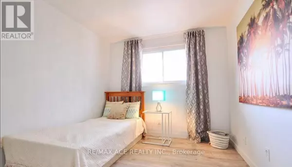 London East (east I), ON N5V1J4,99 TOULON CRESCENT