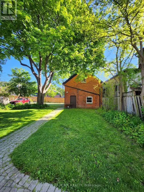 Hamilton (dundas), ON L9H1V3,171 King ST West #Garage