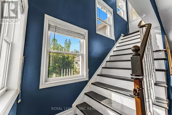 Fort Erie (crystal Beach), ON L0S1B0,12 LINCOLN ROAD E