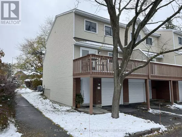 94 Esterlawn Private #11, Ottawa, ON K2A4C1