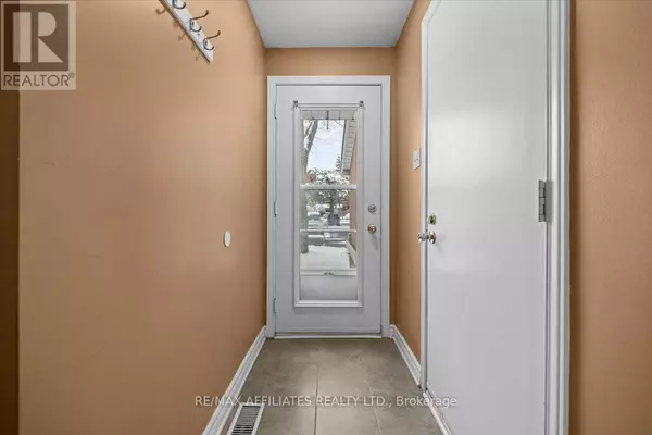 Ottawa, ON K1C7B9,1938 ASHMONT STREET