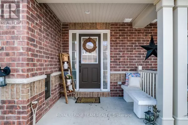 Ottawa, ON K2S0M9,404 HEATHROW PRIVATE