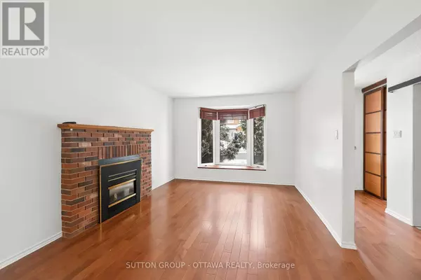 Ottawa, ON K2M1B5,10 FOXLEIGH CRESCENT