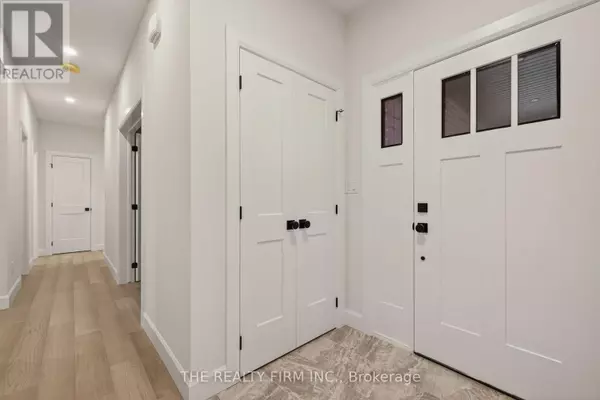 Strathroy-caradoc (mount Brydges), ON N0L1W0,22701 Adelaide RD #30