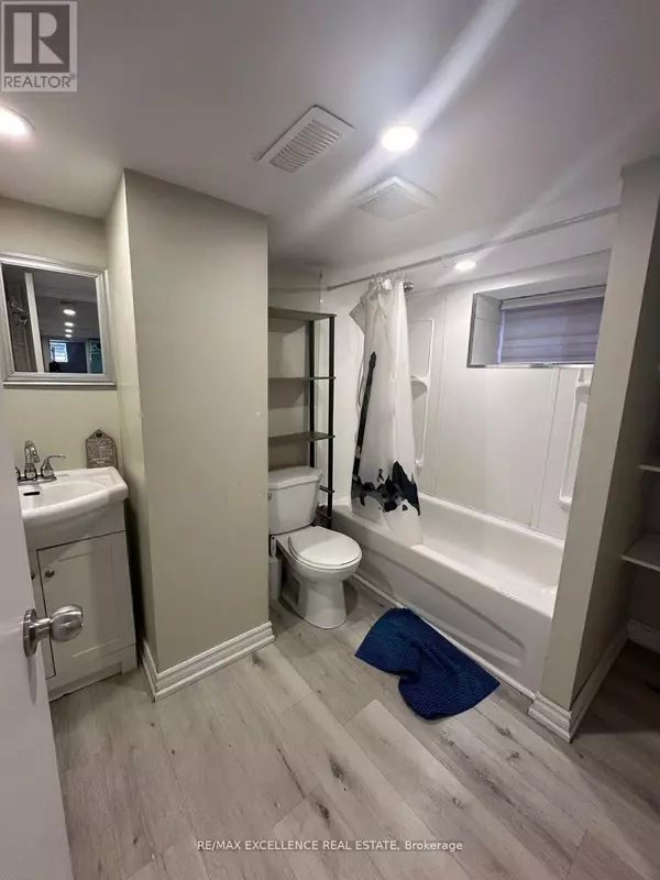 Hamilton (gibson), ON L8M2V1,25 Barnesdale AVE South #bsmt