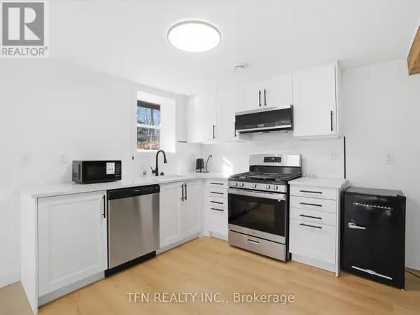 Armour, ON P0A1C0,657 RELATIVE ROAD