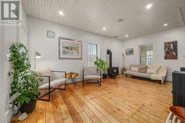 Prince Edward County (picton Ward), ON K0K2T0,2 QUEEN STREET