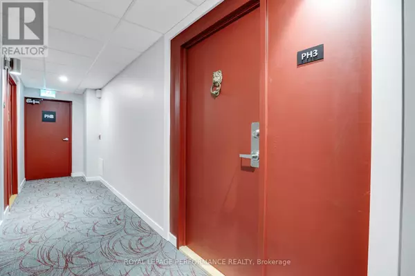 Ottawa, ON K2A3X4,370 Dominion AVE #PH3
