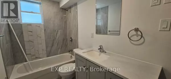 Ottawa, ON K1L6P5,216 Mcarthur AVE #01