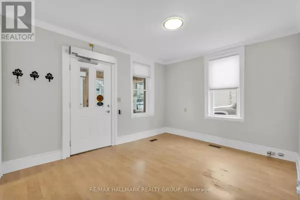 Athens, ON K0E1B0,10 WELLINGTON STREET E