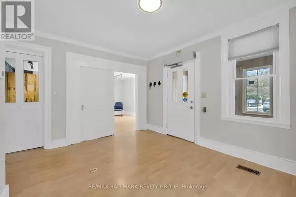 Athens, ON K0E1B0,10 WELLINGTON STREET E