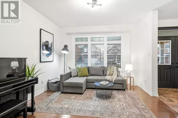 Ottawa, ON K1T0G3,517 GOLDEN SEDGE WAY