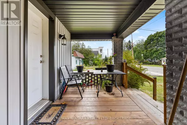 Fort Erie (ridgeway), ON L0S1N0,442 RIDGE ROAD N