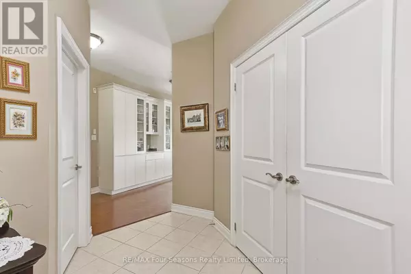 Blue Mountains, ON N0H2P0,27 Beaver ST North #305