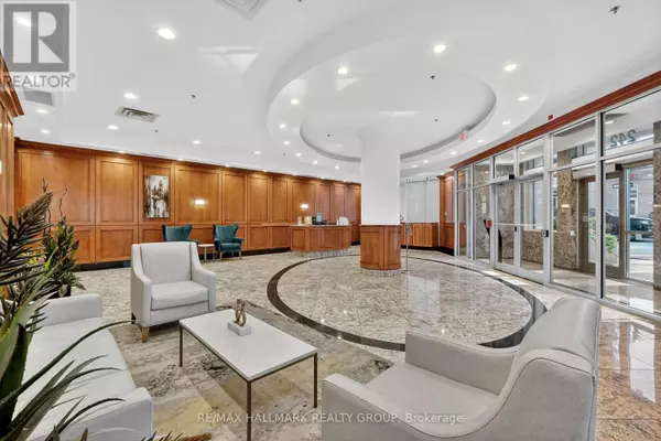 Ottawa, ON K1N0B7,242 Rideau ST #206
