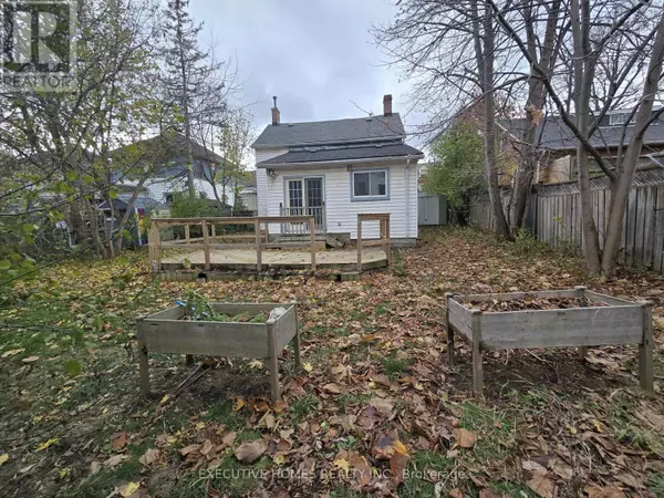 Belleville (belleville Ward), ON K8P3L8,19 CEDAR STREET