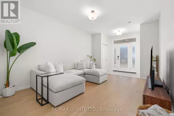 Belleville (belleville Ward), ON K8V0T1,63 ATHABASKA DRIVE