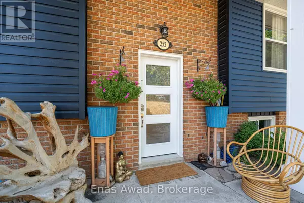 Selwyn, ON K0L2H0,252 QUEEN STREET