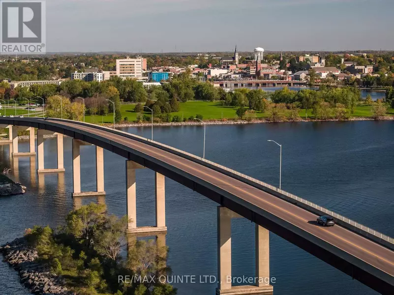 108 MOIRA STREET W, Belleville (belleville Ward), ON K8P1S9