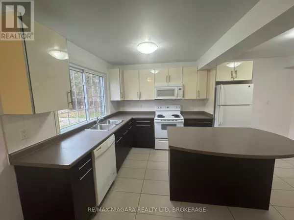 Niagara Falls (arad/fallsview), ON L2G3A9,5852 FRONTENAC ST #8