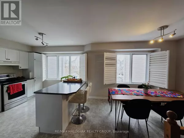 Ottawa, ON K1J1J9,521 BURLEIGH PRIVATE