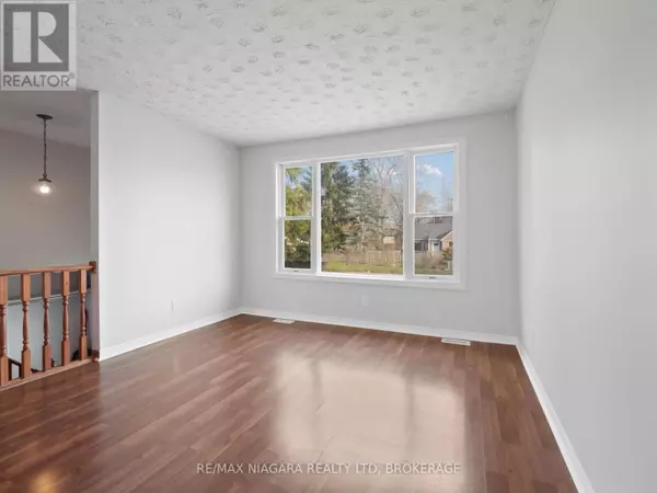 Fort Erie (crescent Park), ON L2A5A7,403 PARKDALE AVENUE