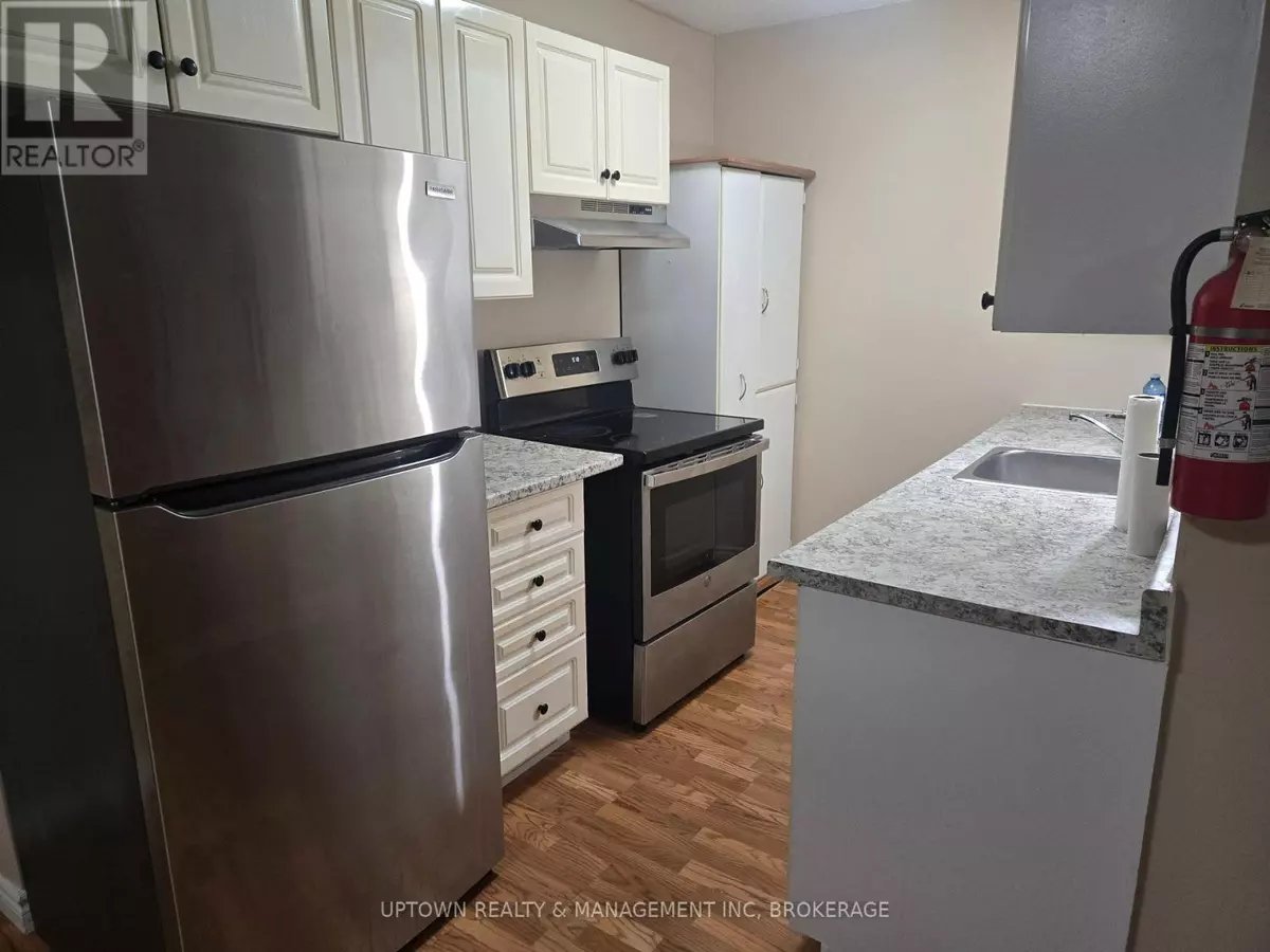 Niagara Falls (downtown), ON L2E3S4,5583 Ontario AVE #B