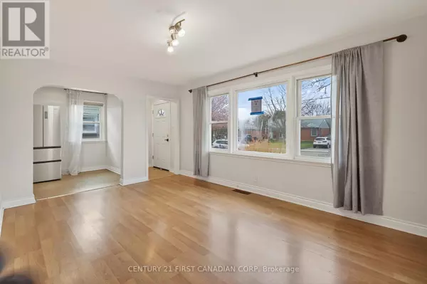 London East (east H), ON N5W4W3,332 MANITOBA STREET