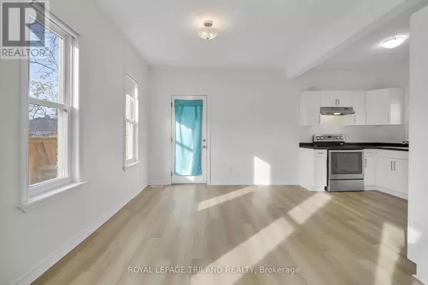 London East (east L), ON N5Z1M7,876 Van ST #1