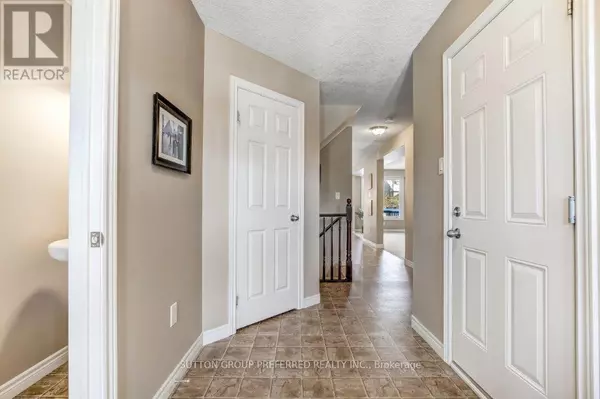 London North (north S), ON N6G0C9,1051 FOXCREEK ROAD