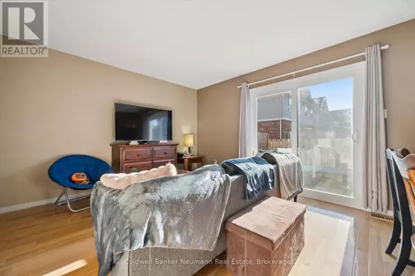 Guelph (clairfields/hanlon Business Park), ON N1G5K6,124 Gosling GDNS #33