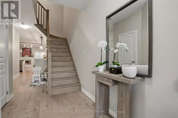 Hamilton (waterdown), ON L8B0X2,215 Dundas ST East #4