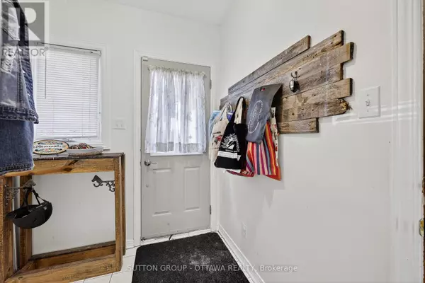 Ottawa, ON K4A3R9,1473 LAUNAY AVENUE