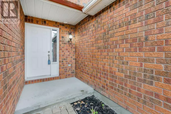 Ottawa, ON K1G6A5,11 FOXDEN PLACE