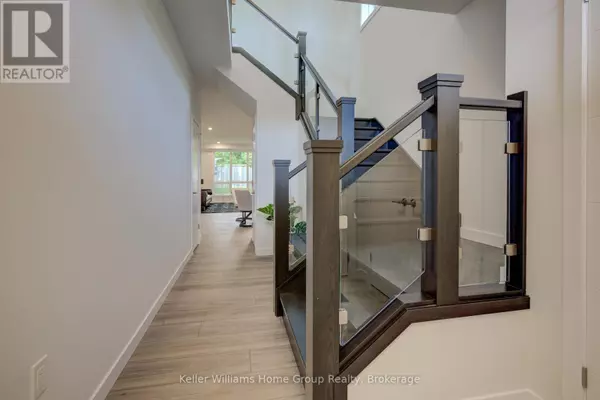 Guelph (victoria North), ON N1E0T1,16 NICHOLAS WAY