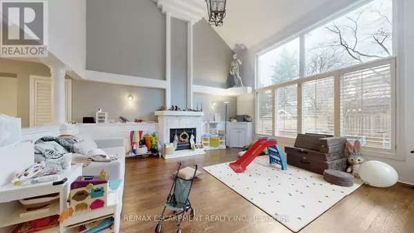 Hamilton (meadowlands), ON L9K1H7,219 KITTY MURRAY LANE