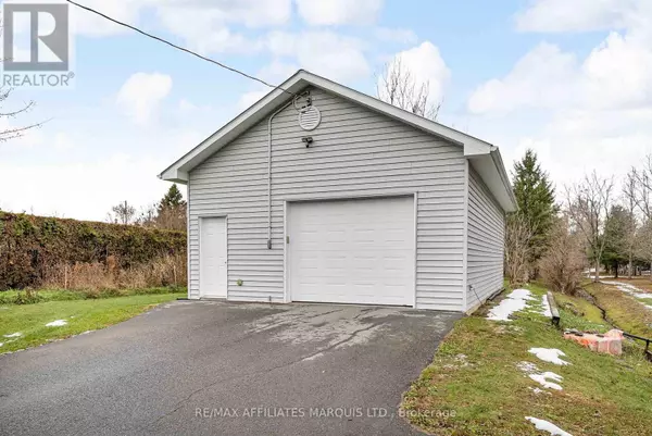 South Stormont, ON K0C2A0,17439 COUNTY RD 18 ROAD E