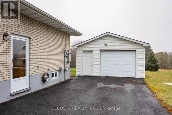 North Glengarry, ON K0C1A0,20676 GLEN ROBERTSON ROAD