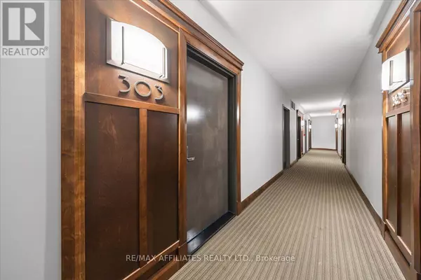Ottawa, ON K1N6B1,238 Besserer ST #303