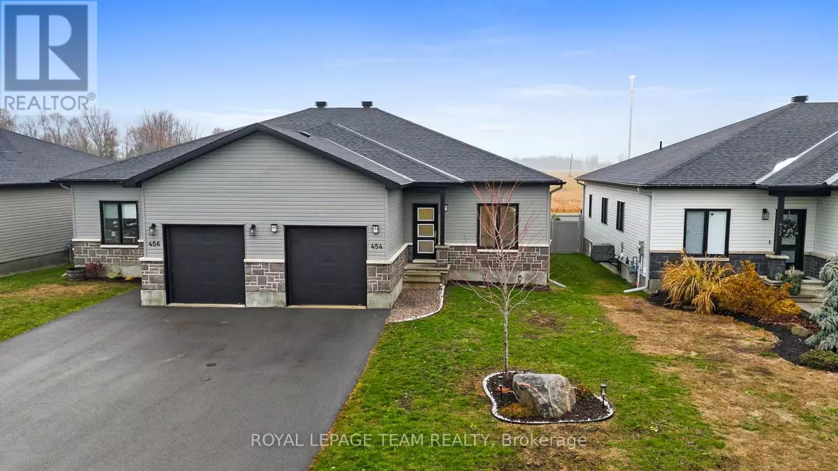 North Dundas, ON K0C2K0,454 ARORA CRESCENT