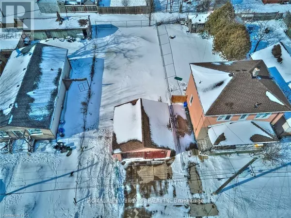 Niagara Falls (downtown), ON L2E3L6,4129 DYSON AVENUE