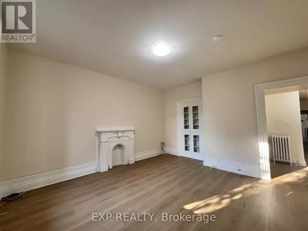 Hamilton (stinson), ON L8N1N7,321 HUNTER ST #UNIT-1