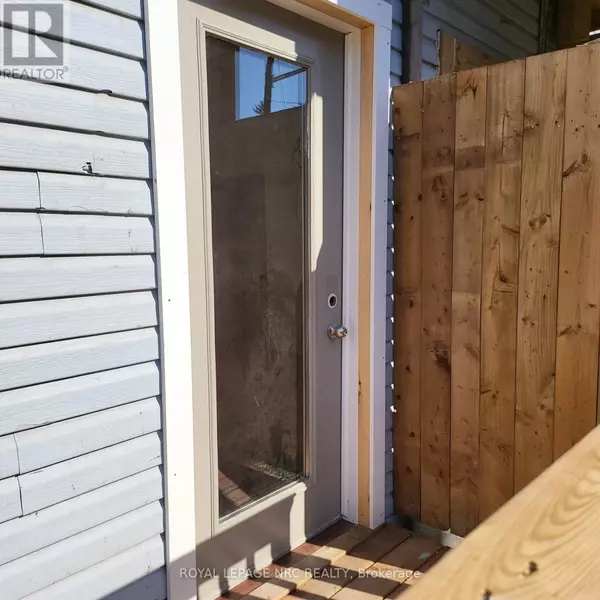 Fort Erie (crystal Beach), ON L0S1B0,74 Queens CIR #3