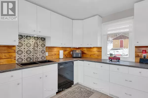 Addington Highlands (addington Highlands), ON K0H1K0,17206 HIGHWAY 41