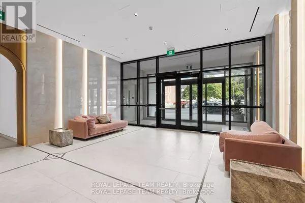 Ottawa, ON K1N0G3,560 Rideau ST #521