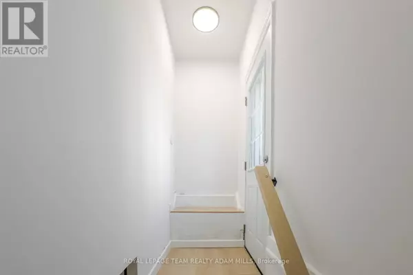 Ottawa, ON K1Z8H2,1487 Morisset AVE #A